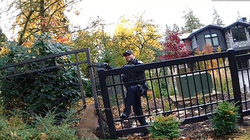 Lake Oswego officers help rescue deer stuck in fence