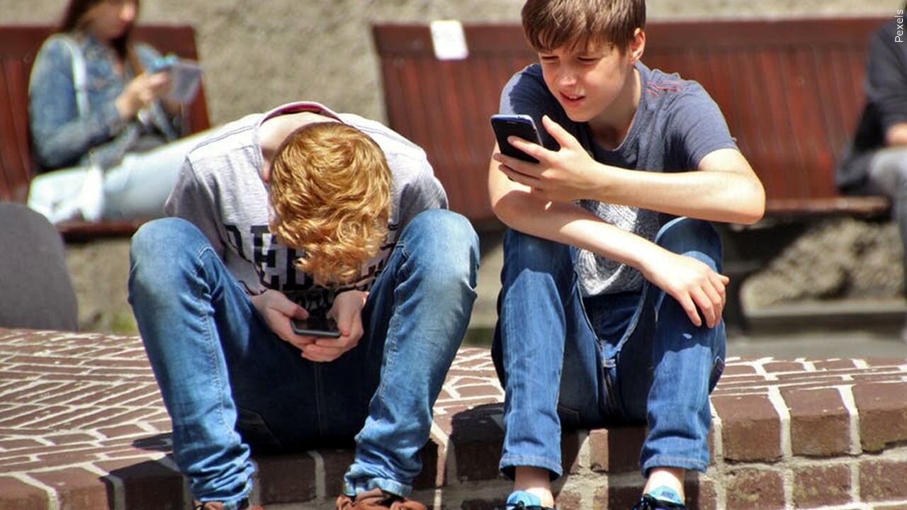 Oregon lawmakers discuss phone use in classrooms as Grant HS goes 'phone-free' - Vimarsana News