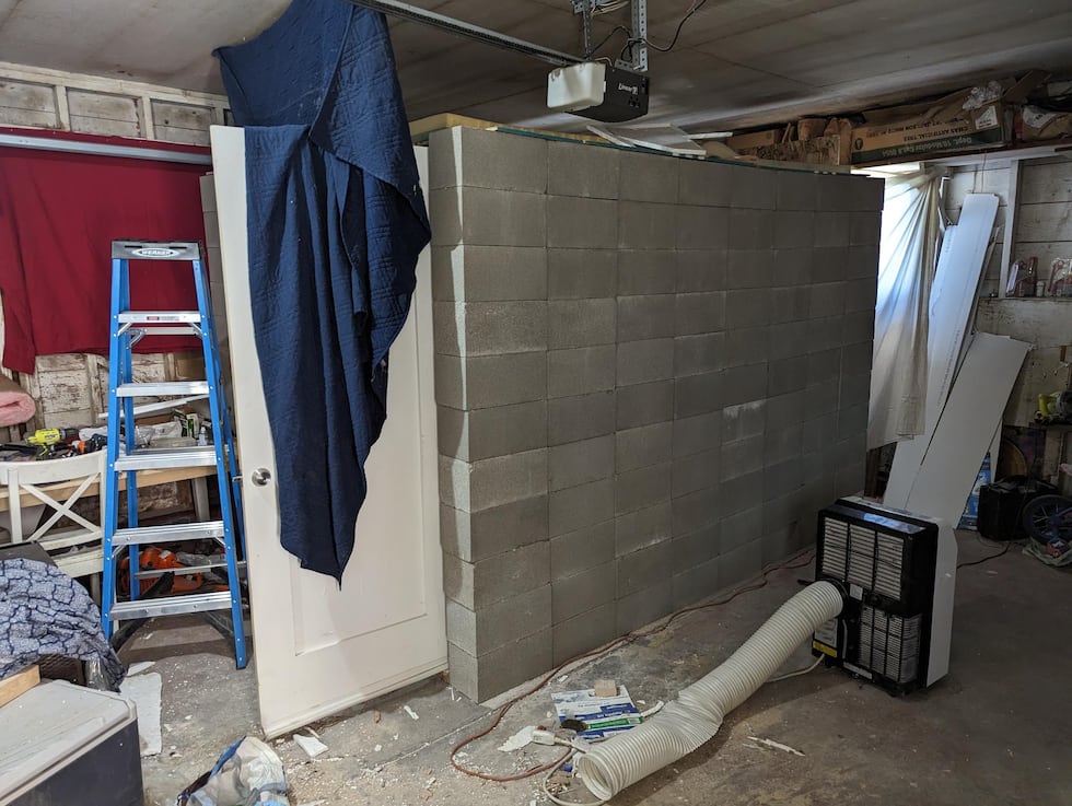 FBI: Woman escapes makeshift cinder block cell in Klamath Falls, man arrested.